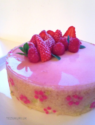 苺とラズベリーのムースケーキ